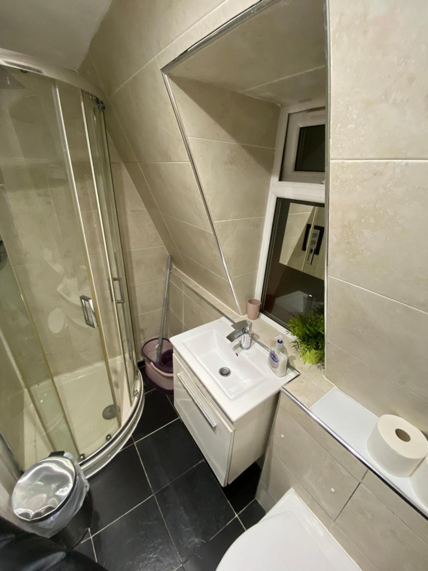 Fabulous Private Bedrooms Near Euston Station, Central Лондон Екстер'єр фото