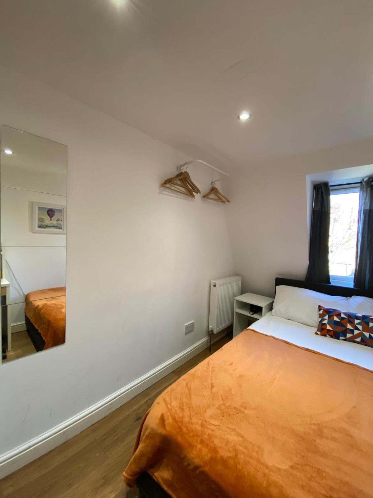 Fabulous Private Bedrooms Near Euston Station, Central Лондон Екстер'єр фото