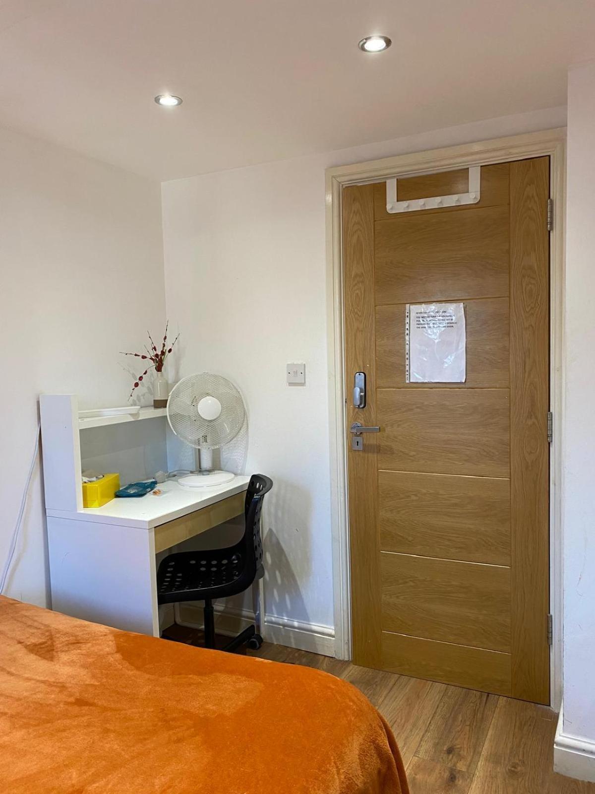 Fabulous Private Bedrooms Near Euston Station, Central Лондон Екстер'єр фото