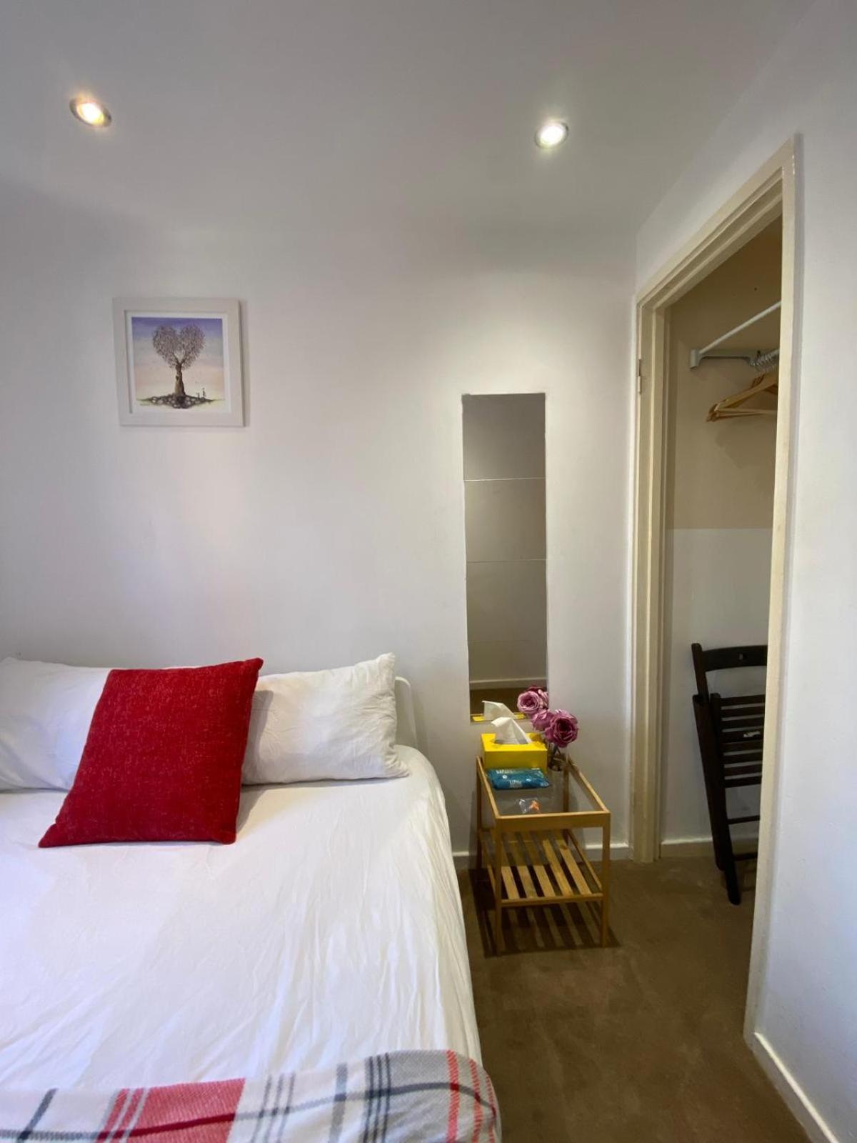 Fabulous Private Bedrooms Near Euston Station, Central Лондон Екстер'єр фото