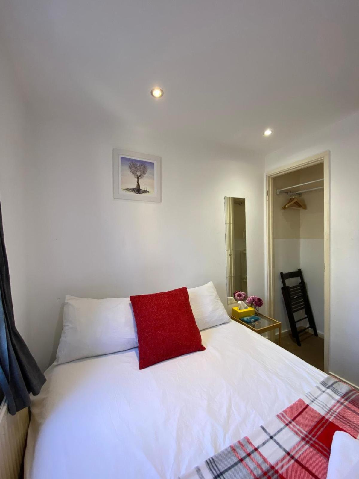 Fabulous Private Bedrooms Near Euston Station, Central Лондон Екстер'єр фото